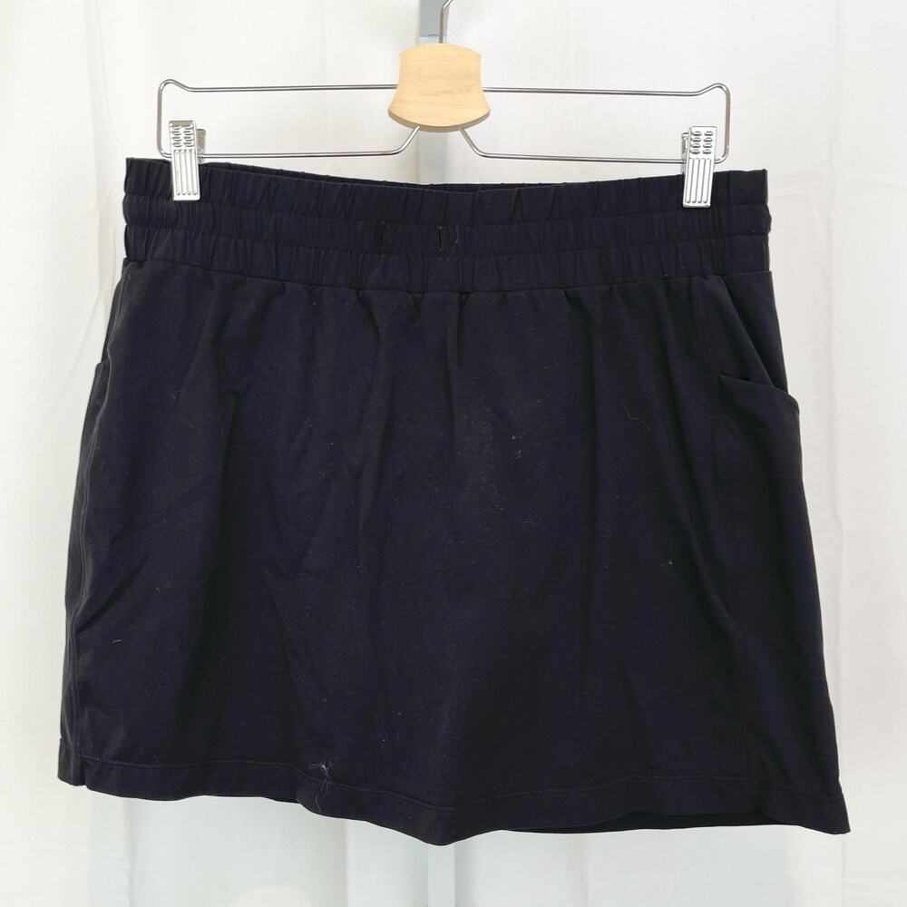 ATHLETA  Size M Pull On Skort Skirt w Mesh Shorts Pockets Stretch Black